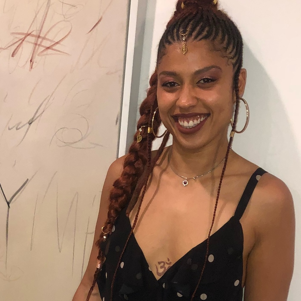 Meet your Posher, Ayoni